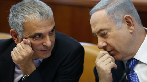 Netanyahu (R) talks to Moshe Kahlon during a weekly cabinet meeting in Jerusalem in January.