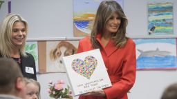 US First Lady Melania Trump holds up a gift as she exchanges valentines for Valentine's Day as she visits with children who are currently patients at the National Institutes of Health (NIH) at The Children's Inn at NIH in Bethesda, Maryland, February 14, 2018. / AFP PHOTO / SAUL LOEB      