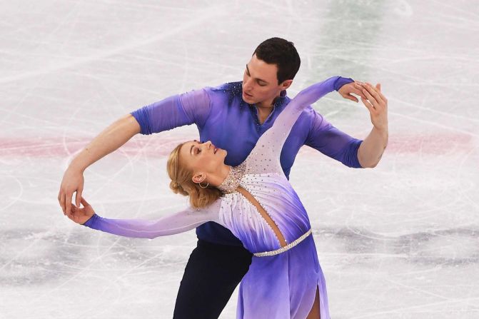  Aliona Savchenko and Bruno Massot gave Germany gold in pairs figure skating. They broke their own world record for highest score in a free skate.