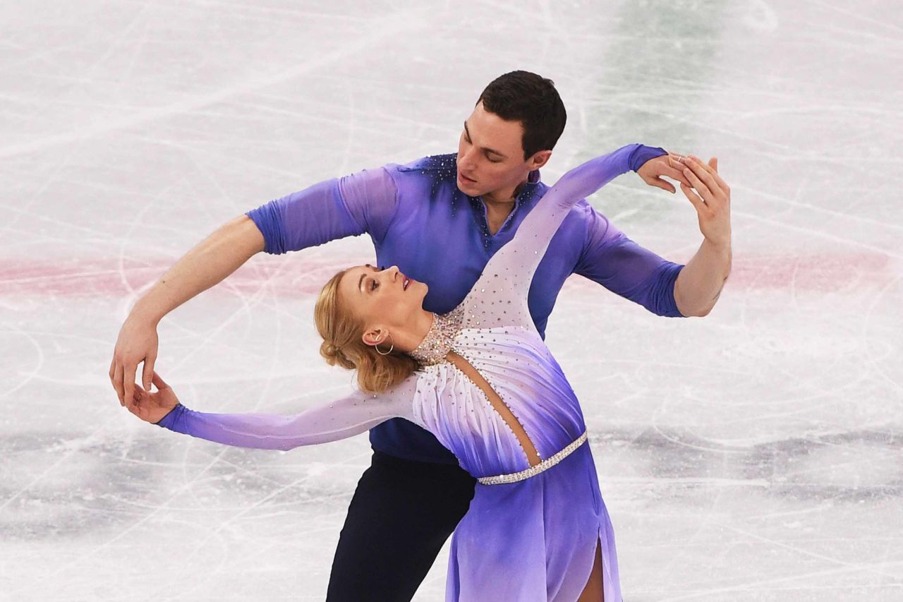 Aliona Savchenko and Bruno Massot gave Germany gold in pairs figure skating. They broke their own world record for highest score in a free skate.