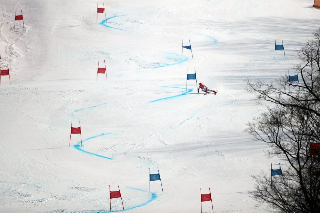 Shiffrin negotiates a curve during her second run. (Tim Clayton/Corbis/Getty Images)