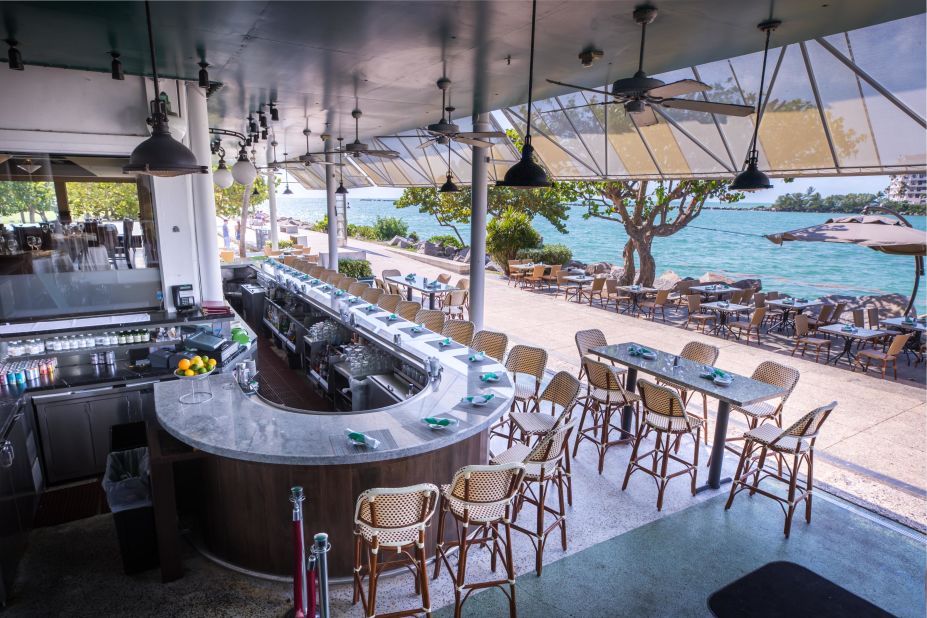 The bar at Smith & Wollensky is perched right at South Pointe, with a front row sunset view.