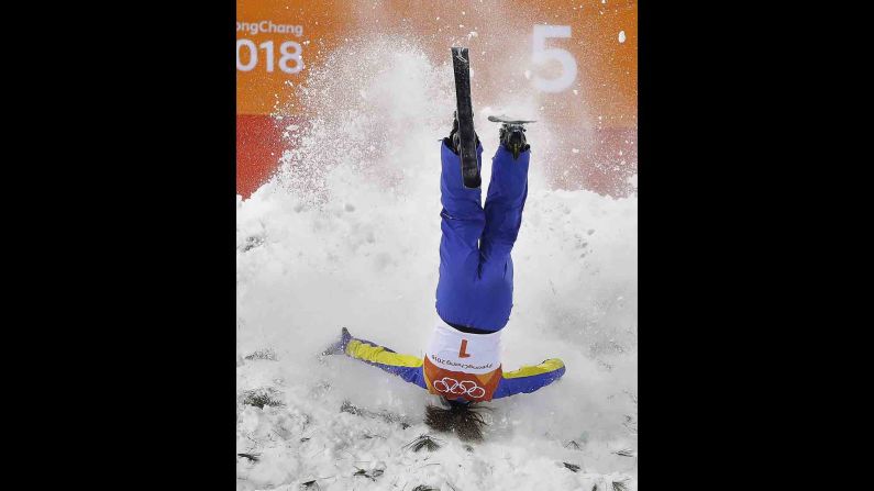 China's Xu Mengtao crashes during the aerials final.