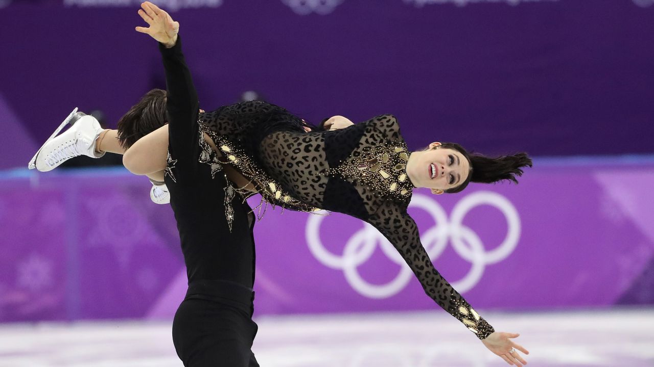 Canadian ice dancers Tessa Virtue and Scott Moir broke their own world-record score to take the lead after day one of the Olympic ice dancing competition. The duo won gold in 2010 and silver in 2014.