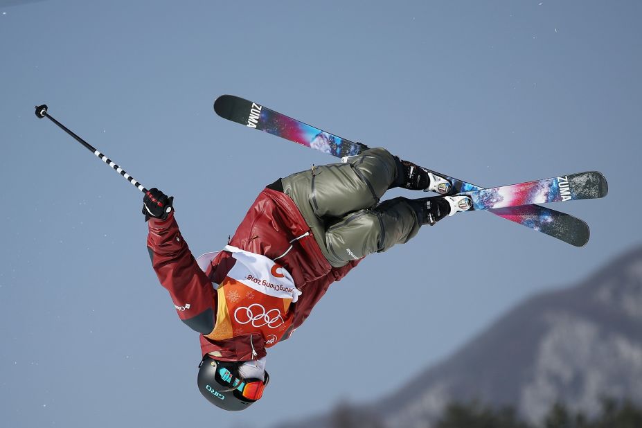 Canadian skier Cassie Sharpe won gold on the halfpipe with a spectacular second run.