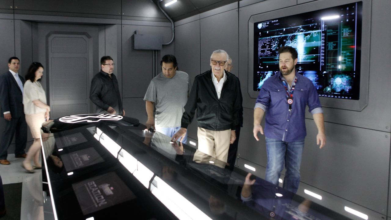 In 2014, Lee tours the Avengers exhibition at Discovery Times Square.