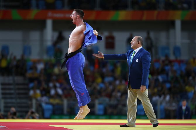 He certainly lived up to the billing, defeating Azerbaijani Elmar Gasimov by ippon for gold in the final. "This was the most beautiful moment in the whole of my sports career," says Krpalek. "I must say that it took me a really long time to realize that I actually succeeded, that I had been able to go through the tournament as the winner."