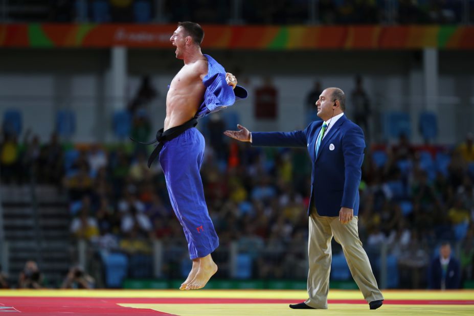 He certainly lived up to the billing, defeating Azerbaijani Elmar Gasimov by ippon for gold in the final. "This was the most beautiful moment in the whole of my sports career," says Krpalek. "I must say that it took me a really long time to realize that I actually succeeded, that I had been able to go through the tournament as the winner." 