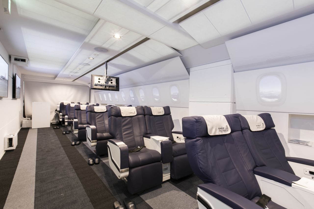 <strong>Maximum realism:</strong> The cabin features state-of-the-art Airbus 310 and 340 seats -- as used on real planes.