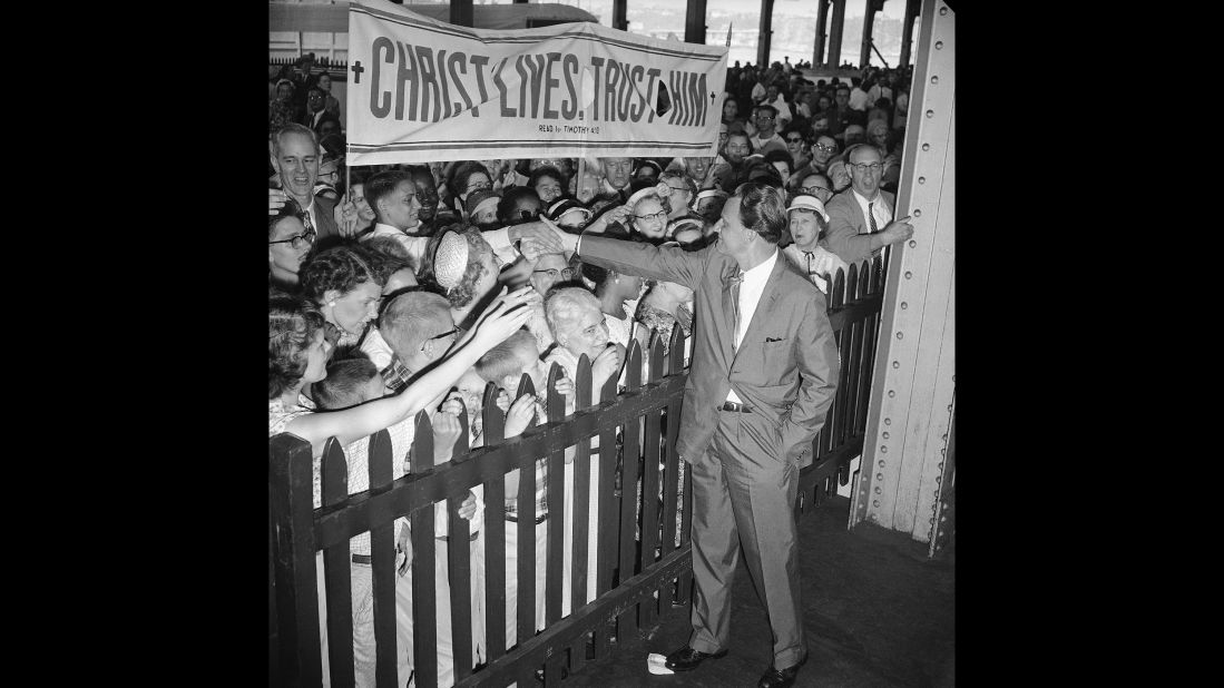 Supporters greet Graham upon his arrival in New York in 1959. Graham and his wife were returning from a six-month speaking tour that included stops in Australia and the Soviet Union.