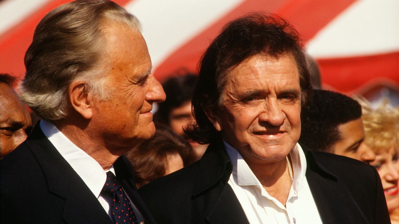Graham stands next to singer Johnny Cash in New York's Central Park.