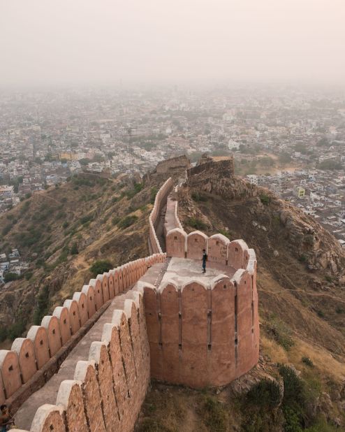 Jaipur is protected by a city wall, and is accessed by one of its nine gates. Just outside of the city are several forts, which were also used for protection. 