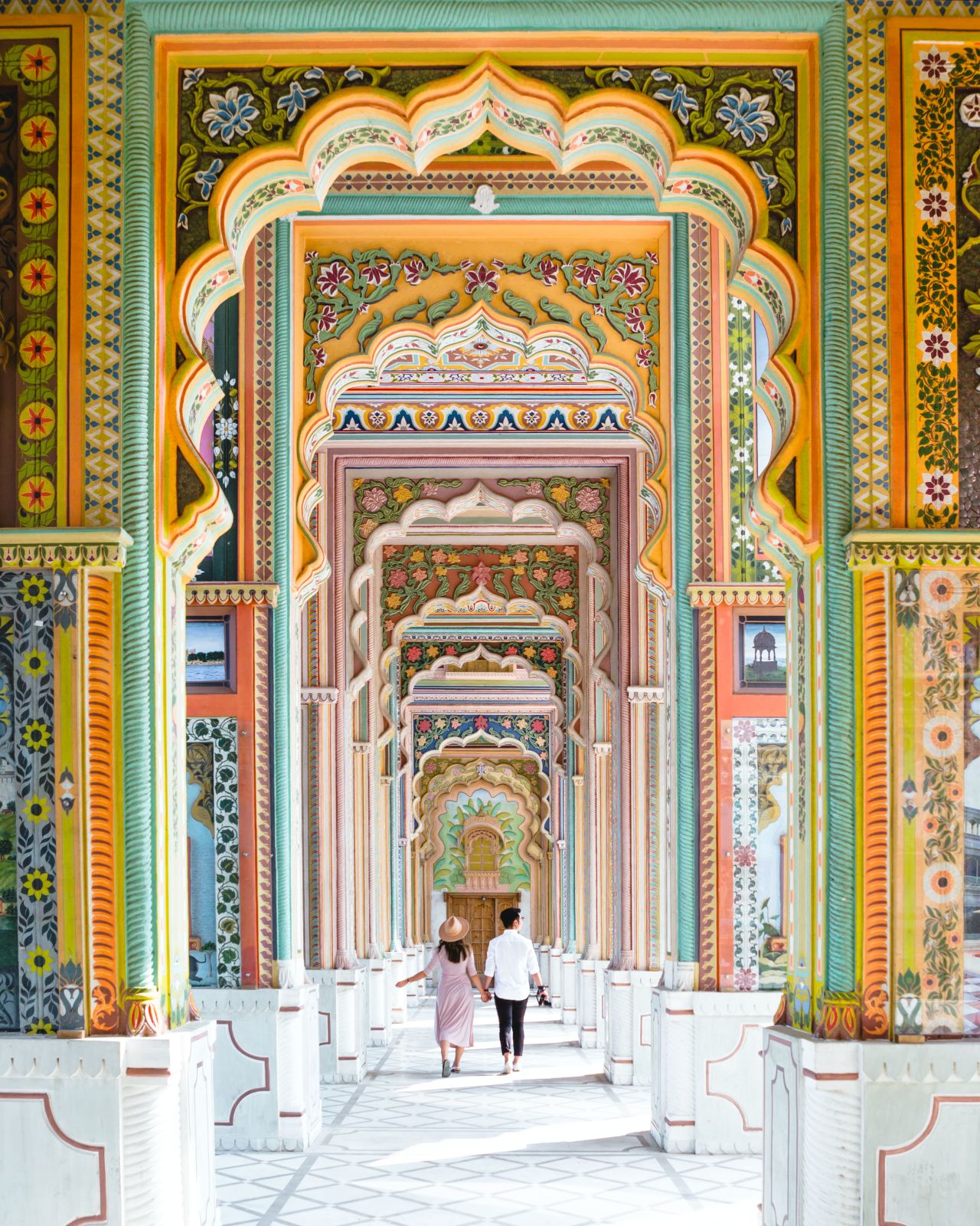 Buildings in Jaipur are made in a Rajasthani architecture style which combines Rajput and Mughal design techniques.
