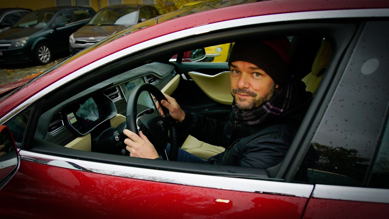 "I used to drive a gasoline car and then I realized it's irresponsible," said Florian H. He now has an electric car.