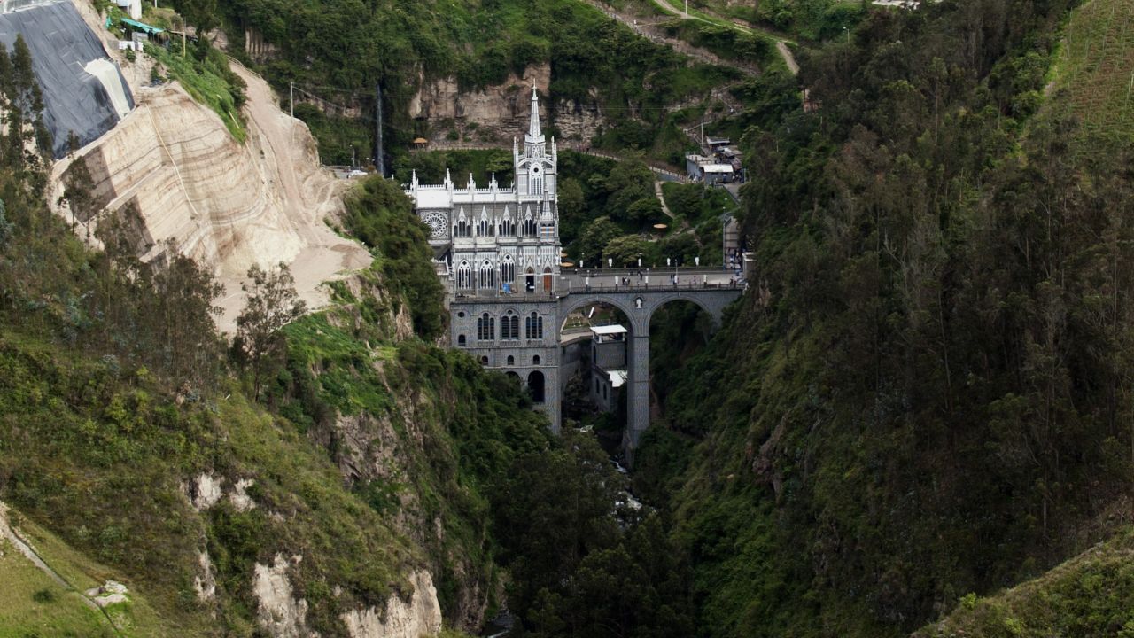 <strong>Ipiales, Nariño: </strong>This town near the Ecuadorean border is best known for the famous Las Lajas Sanctuary set between two hills.