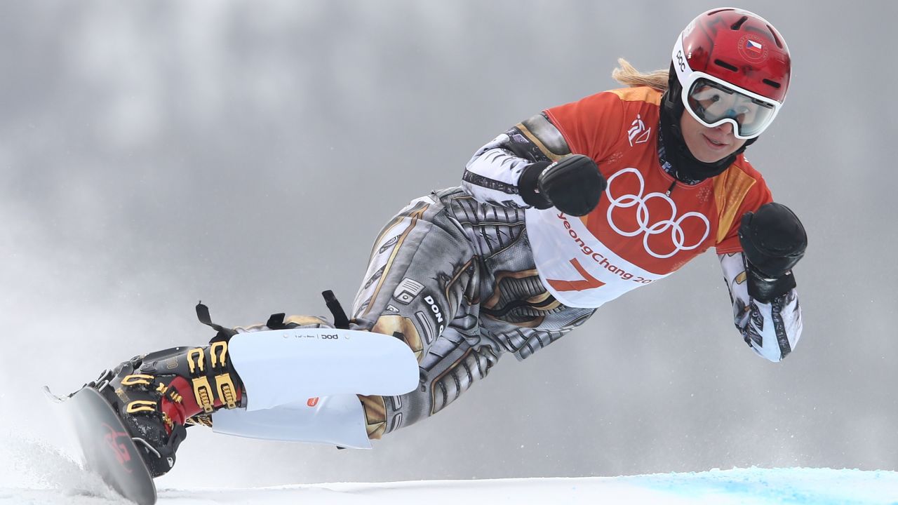 Ester Ledecka competing in the giant slalom elimination run.
