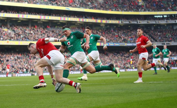 Steff Evans of Wales scores a second half try to put late pressure on Ireland in Dublin. 