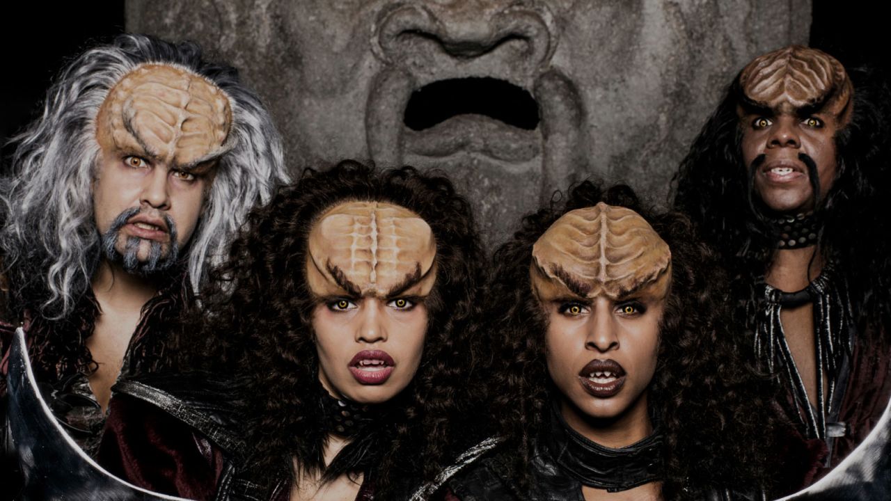 Klingon ambassadors Ban'Shee, Mara, Morath and Klag provide the entertainment.

