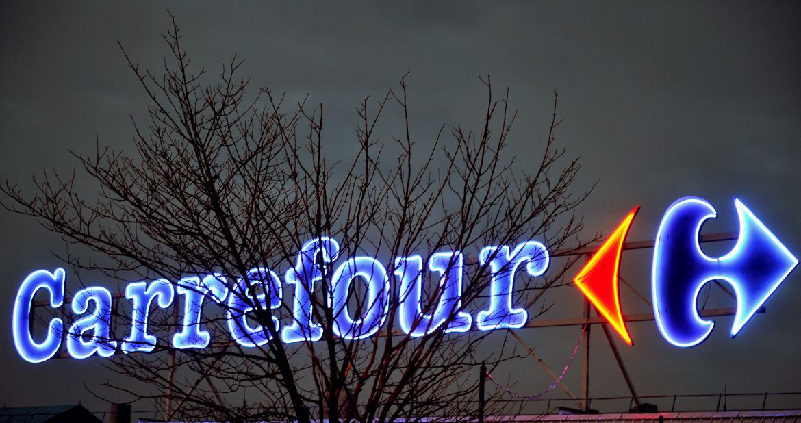 French supermarket chain Carrefour's logo is made of two diverging arrows ("carrefour" means crossroads in French) that also create a stylish "C" in the middle.