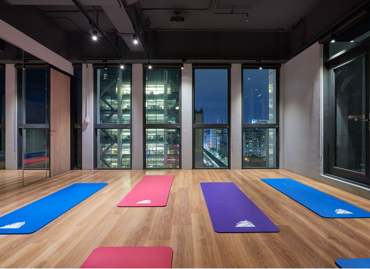 <strong>Kafnu Taipei: </strong>In addition to overnight dynamic work spaces and overnight accommodations, members will also find meeting rooms, a restaurant, professional-grade music studio, photography studios, yoga studios, an urban fitness center and a craft rum bar.<br />