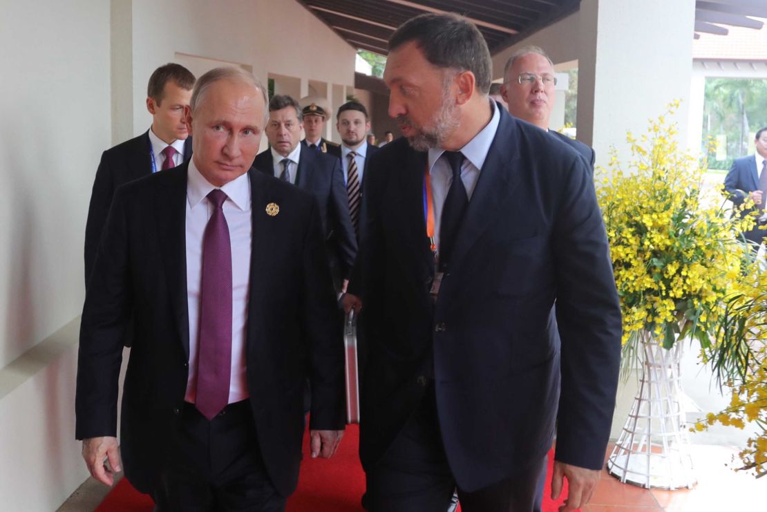 Russia's President Vladimir Putin, left, talks to Oleg Deripaska at the 2017 Asia-Pacific Economic Cooperation  summit in Vietnam.