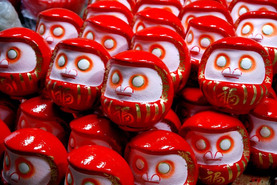 Daruma dolls before their eyebrows and beards have been painted on. 