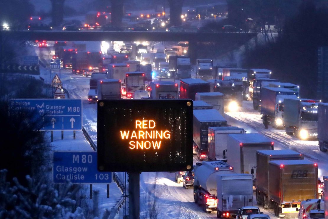 Blizzards brought traffic to a halt on one of Scotland's major motorways overnight.