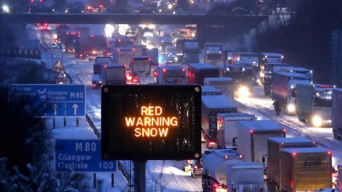 Blizzards brought traffic to a halt on one of Scotland's major motorways overnight.