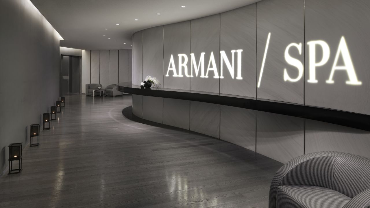 The Burj Club offers a gym, swimming pool, stunning spa and restaurant. 