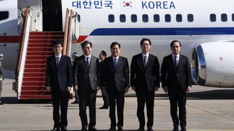 Chung Eui-yong (center), head of the presidential National Security Office, Suh Hoon (second left), the chief of the South's National Intelligence Service, and others pose before boarding an aircraft as they leave for Pyongyang at a military airport on Monday.