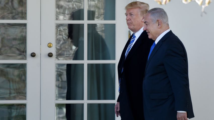 WASHINGTON, DC - MARCH 5: (AFP OUT) U.S. President Donald Trump (L) and Israel Prime Minister Benjamin Netanyahu walk outside the Oval Office of the White House  March 5, 2018 in Washington, DC. The prime minister is on an official visit to the US until the end of the week. (Photo by Olivier Douliery-Pool/Getty Images)