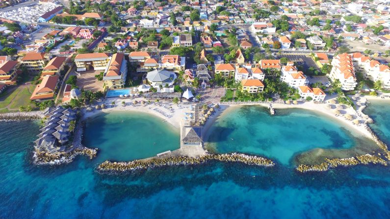 <strong>Curaçao: </strong>Just a few minutes walk from Willemstad, Curaçao's capital, the Avila Beach Hotel gives guests a choice of these side-by-side beaches.
