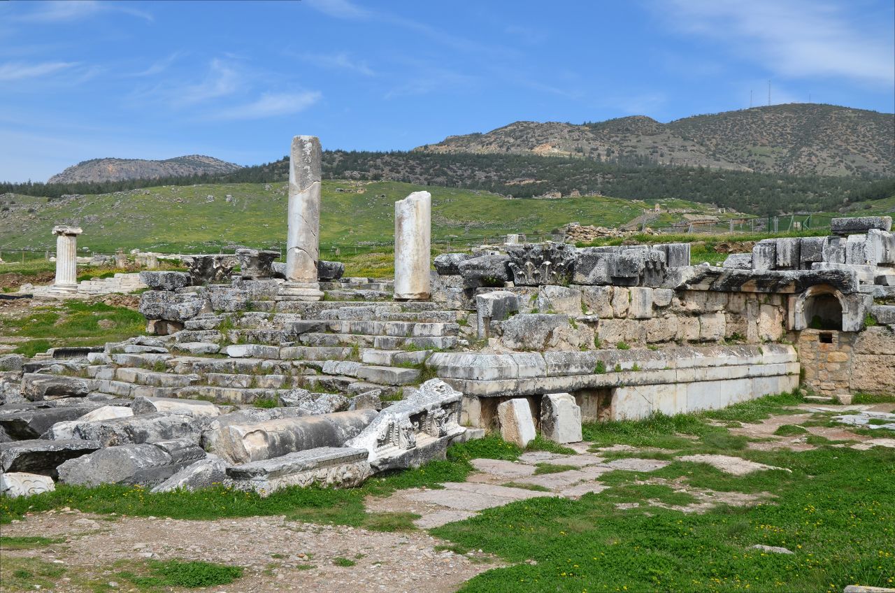 The Plutonium was situated beside the Temple of Apollo, in the ancient city of Hierapolis (modern-day Pamukkale in southwestern Turkey).