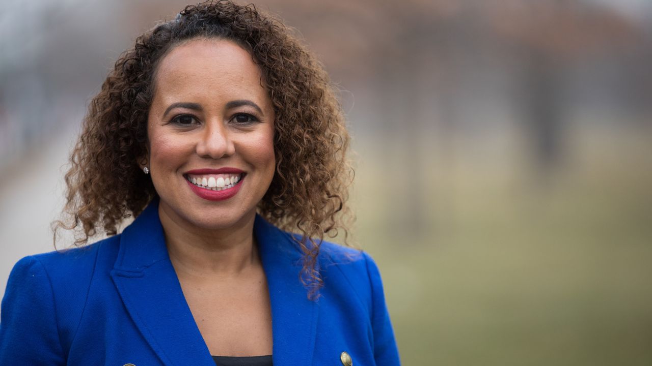 Sol Flores says it's time to change the face of Congress to better reflect the diversity in society.