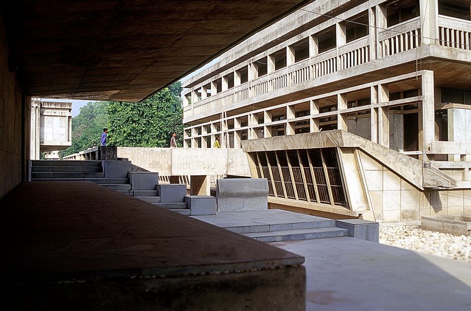 Completed in 1962, the Institute of Indology was one of Doshi's first projects after leaving the tutelage of pioneering French-Swiss architect, Le Corbusier.