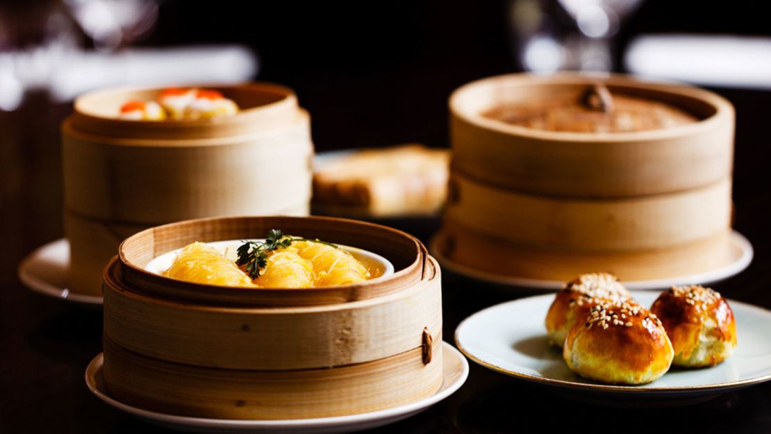 Park Chinois pays homage to 1930s Shanghai glamour whilst serving the finest dim sum and Chinese cuisine.