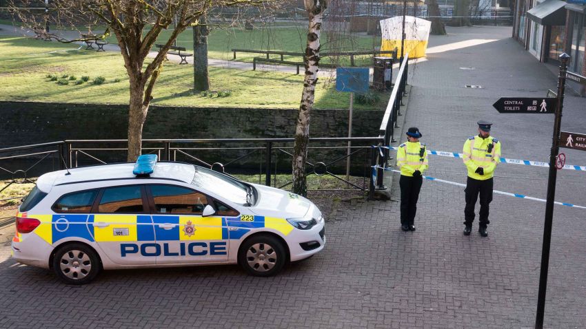 SALISBURY, ENGLAND - MARCH 07: A police tent is seen behind a cordon outside The Maltings shopping centre where a man and a woman were found critically ill on a bench on March 4 and taken to hospital sparking a major incident, on March 7, 2018 in Wiltshire, England. Sergei Skripal, who was granted refuge in the UK following a 'spy swap' between the US and Russia in 2010, and his daughter remain critically ill after being exposed to an 'unknown substance'. (Photo by Matt Cardy/Getty Images)