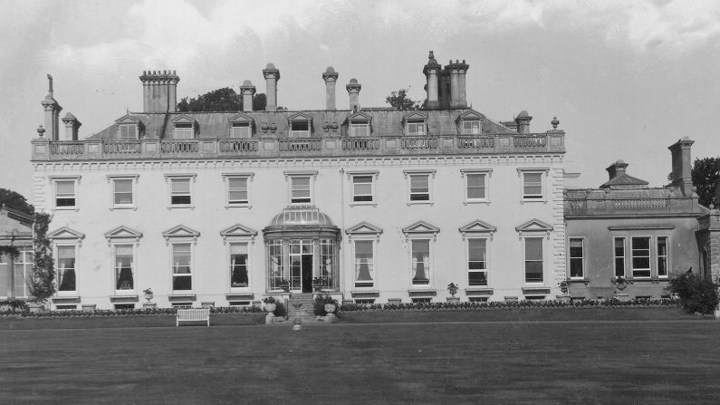 Nothing is known about this glorious house except that it was demolished in 1948. 