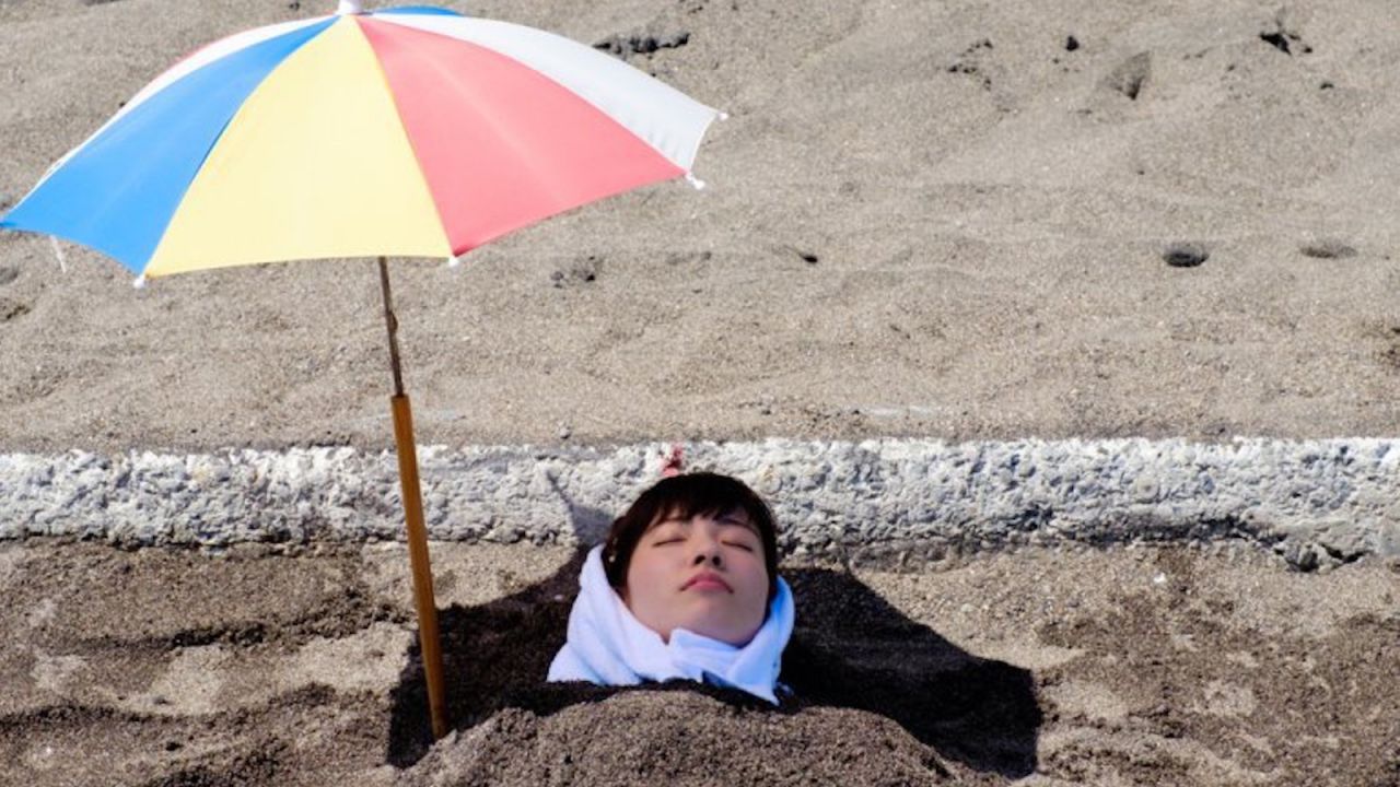Japanese have been traveling to Ibusuki to sand bathe for more than 300 years. 