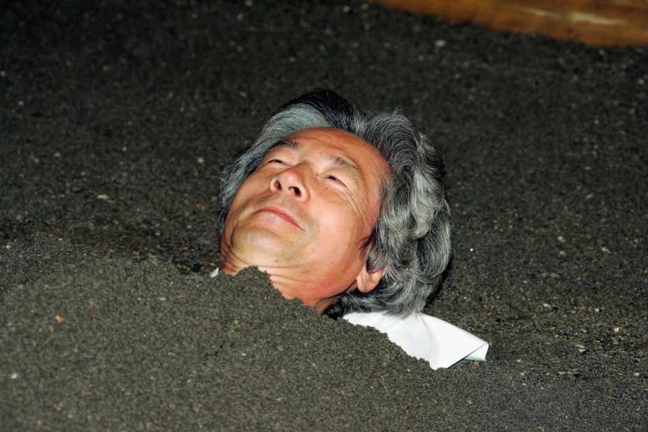 <strong>Political hot spot:</strong> Even former Japanese prime minister Junichiro Koizumi is into it. Here he is relaxing in a Ibusuki sand bath back in 2004.  