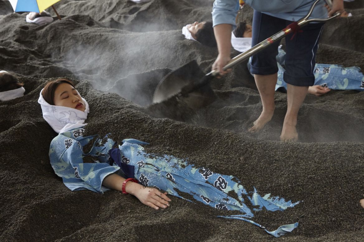<strong>Sweat out those toxins: </strong>Ten to 20 minutes beneath the sand is recommended — enough time to inhale a fair amount of geothermal steam and get the sweat glands flowing to expunge toxins from your body. 