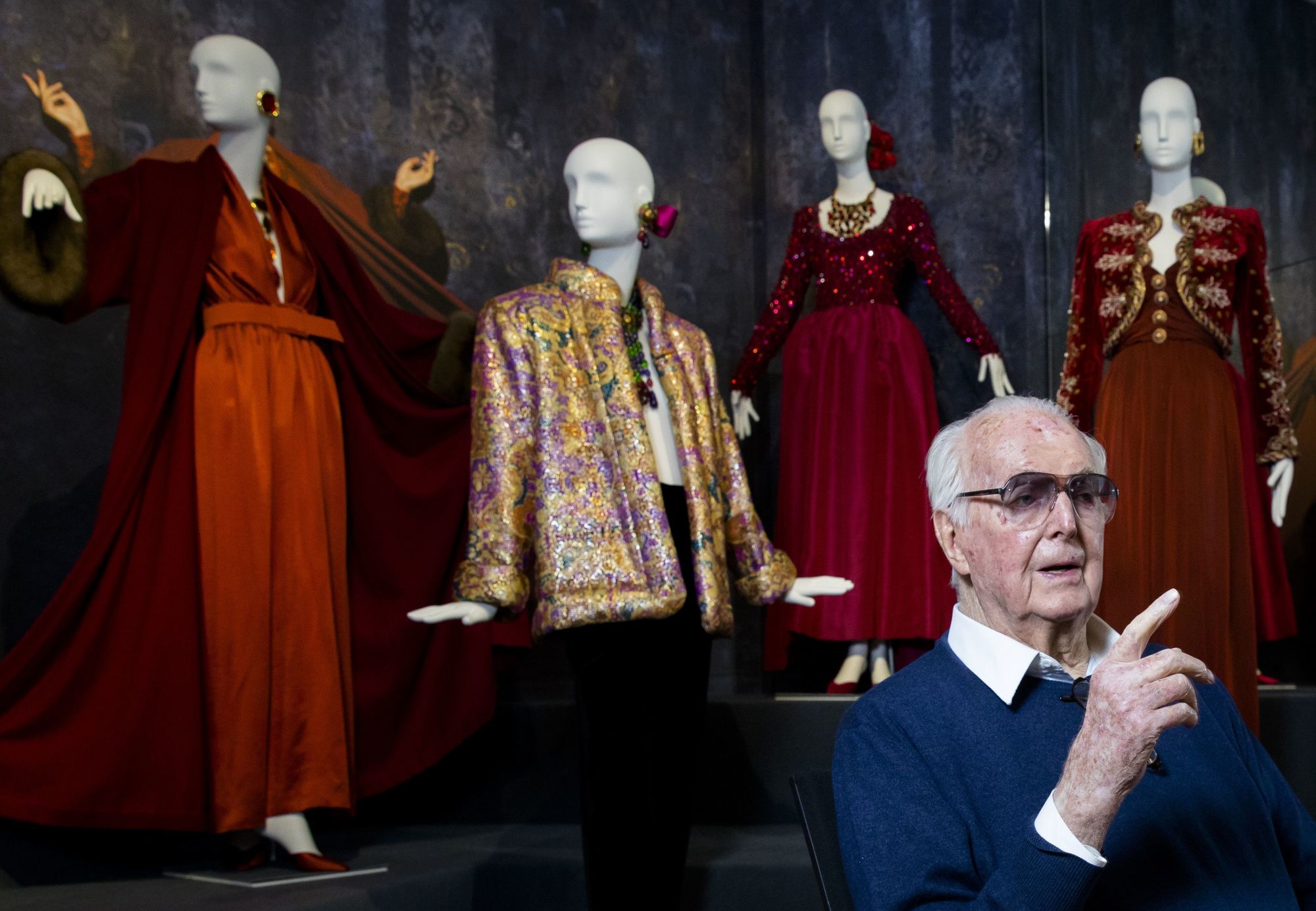 Hubert de Givenchy, famed fashion designer, dies