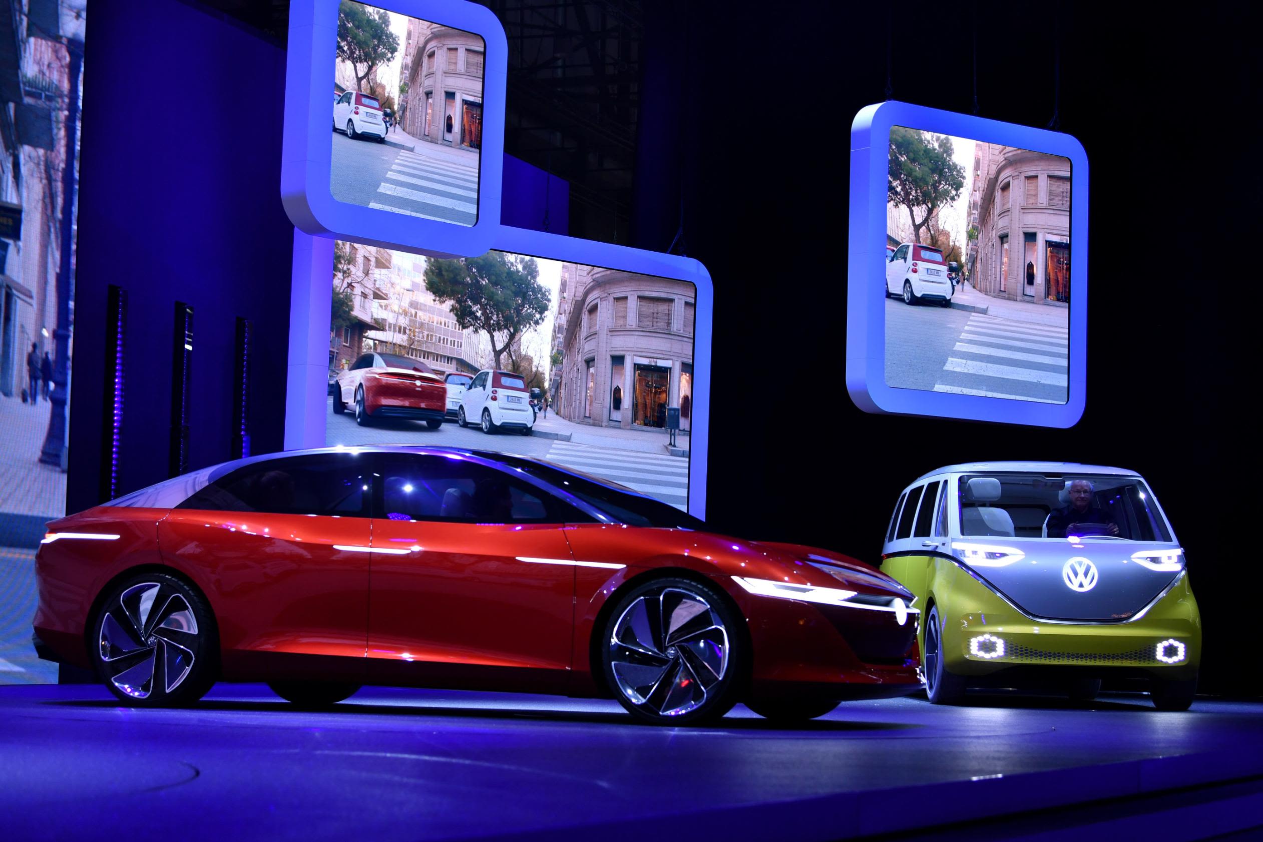 Expected to hit the roads by "2022 at the latest," the I.D. Vizzion is also designed to be used predominantly with voice and gesture. 