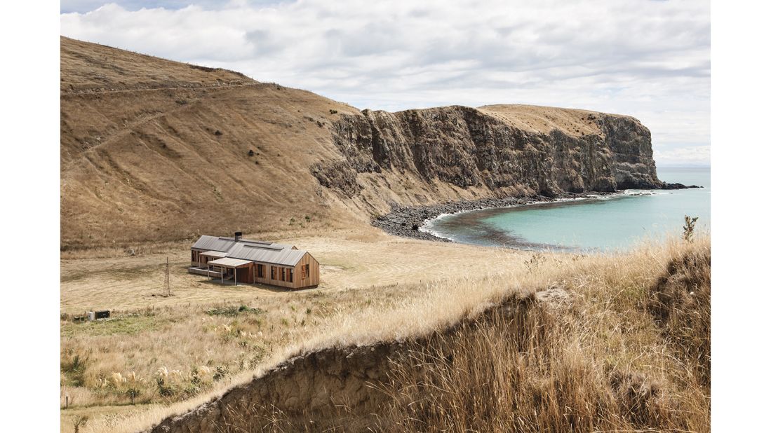 <strong>Scrubby Bay House, Banks Peninsula, New Zealand:</strong> So what's the appeal of a landscape view? Bedaux thinks its the prospect of exploring. "A mountain view is a promise of fresh air, hiking opportunities, adventure..."