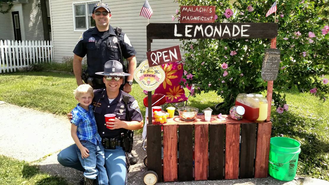 Malachi's lemonade stand offers free drinks for police officers, firemen and first responders.