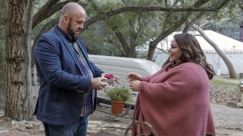 Chris Sullivan as Toby and Chrissy Metz as Kate 