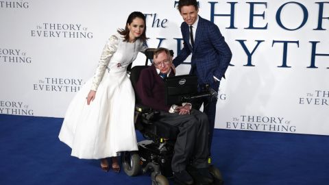 British actors Felicity Jones and Eddie Redmayne pose with Stephen Hawking at the UK premiere of the "The Theory of Everything" in London on December 9, 2014.