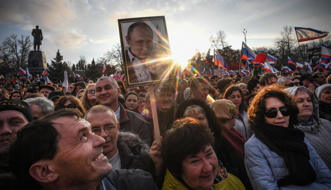 Putin supporters gather for a rally at Sevastopol's Nakhimov Square.