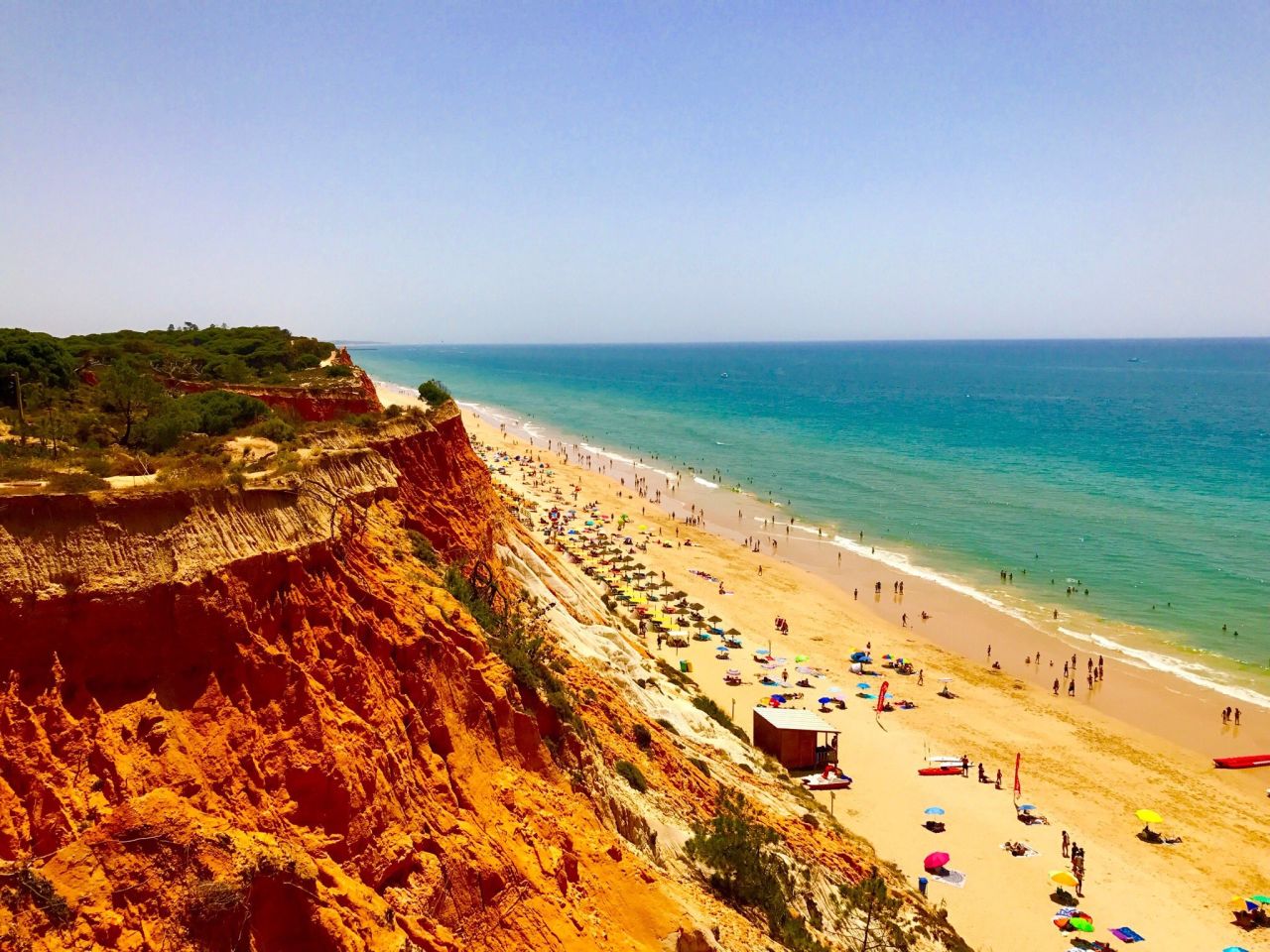 <strong>12.</strong><a href="https://www.tripadvisor.com/Attraction_Review-g1190872-d669516-Reviews-Falesia_Beach-Olhos_de_Agua_Albufeira_Faro_District_Algarve.html" target="_blank" target="_blank"><strong> </strong><strong>Falesia Beach, Olhos de Agua, Portugal</strong></a>