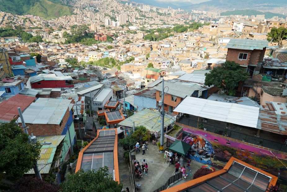 <strong>Escaleras electricas:</strong> Medellín's electric escalators have not only revived rough, poverty-stricken Comuna 13, but have also won awards for the city.